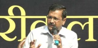 ‘हमने बच्चों के हाथों में कलम और कम्प्यूटर दिए हैं,”वे उन्हें दे रहे हैं बंदूक और नफरत-अरविंद केजरीवाल