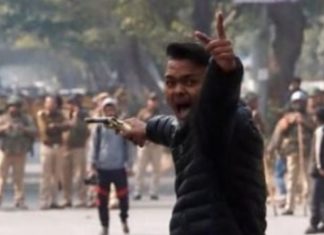 आओ मैं तुम्हें आजादी देता हूं-कहा, जामिया यूनिवर्सिटी के मार्च से पहले शख्स ने चलाई गोली
