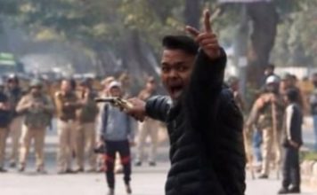 आओ मैं तुम्हें आजादी देता हूं-कहा, जामिया यूनिवर्सिटी के मार्च से पहले शख्स ने चलाई गोली