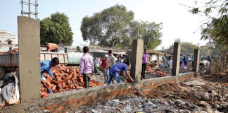 अहमदाबाद में ट्रंप के रास्ते से हटाए गये आवारा कुत्ते और नीलगाय, पान की दुकानें सील