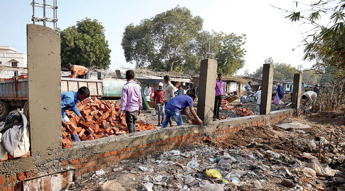 अहमदाबाद में ट्रंप के रास्ते से हटाए गये आवारा कुत्ते और नीलगाय, पान की दुकानें सील