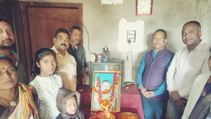 पुलवामा के शहीद की पत्नी झारखंड में बेच रही हैं सब्जी, CM ने अधिकारियों को दिए मदद के निर्देश