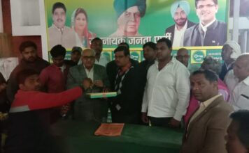 दुष्यंत चौटाला के आश्वासन के बाद चंडीगढ़ पहुंचे फरीदाबाद के झुग्गीवासी