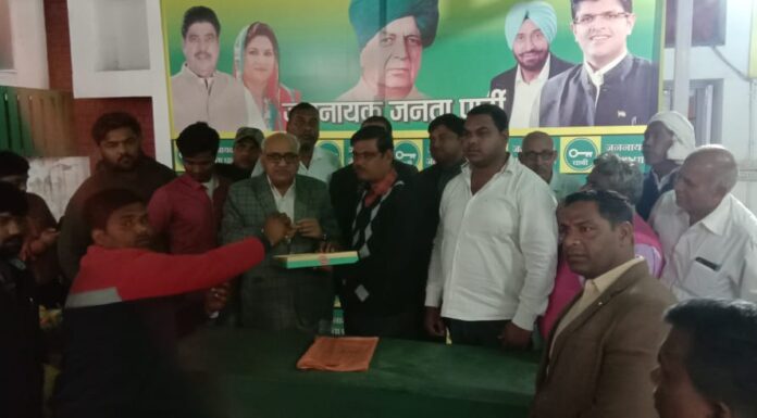 दुष्यंत चौटाला के आश्वासन के बाद चंडीगढ़ पहुंचे फरीदाबाद के झुग्गीवासी