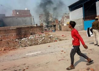 पूर्वी दिल्ली के सुदामापुरी में धार्मिक स्थल को किया आग के हवाले, आज तक नहीं देखे ऐसे हालात