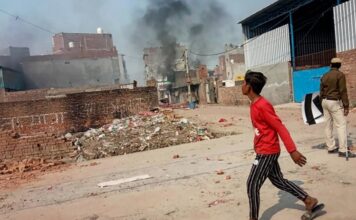 पूर्वी दिल्ली के सुदामापुरी में धार्मिक स्थल को किया आग के हवाले, आज तक नहीं देखे ऐसे हालात