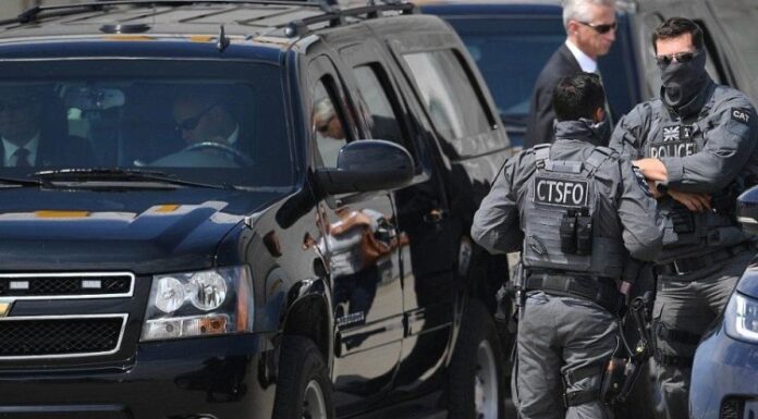 ट्रंप के सुरक्षाकर्मी अपने साथ ला रहे हैं हथकड़ी, भारत में इस पर लगा है बैन