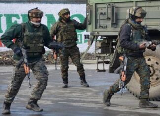 जम्मू-कश्मीर के पुलवामा में सुरक्षा बलों संग हुई मुठभेड़ में 3 आतंकी ढेर