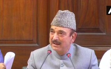 कांग्रेस नेता गुलाम नबी आजद और आनंद शर्मा ने देश के मौजूदा हालात पर चर्चा के लिए राज्यसभा में दिया नोटिस