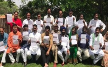 बेंगलुरु में मौजूद 22 बागी कांग्रेस विधायकों की निगरानी भाजपा के एक विधायक कर रहे हैं