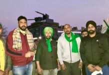 किसानों के मददगार बने भारतीय कबड्डी दल के खिलाड़ी, कोई धो रहा कपड़ा तो कोई पका रहा लंगर