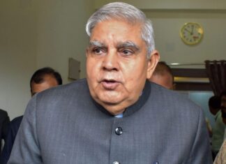 पश्चिम बंगाल गवर्नर ने सीएम ममता बनर्जी को दी नसीहत, आग से मत खेलिए