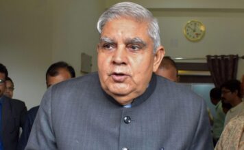 पश्चिम बंगाल गवर्नर ने सीएम ममता बनर्जी को दी नसीहत, आग से मत खेलिए