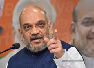 किसान आंदोलन को लेकर जारी हमलों के बीच अमित शाह ने नकद लाभ योजना का दिया हवाला