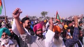 कृषि कानूनों के खिलाफ सुप्रीम कोर्ट पहुंचा किसान संगठन, ‘मनमाने कानूनों’ को रद्द किए जाने की मांग की