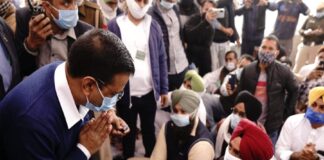 किसानों से मिलने पहुंचे केजरीवाल, यूपी में अखिलेश यादव हिरासत में