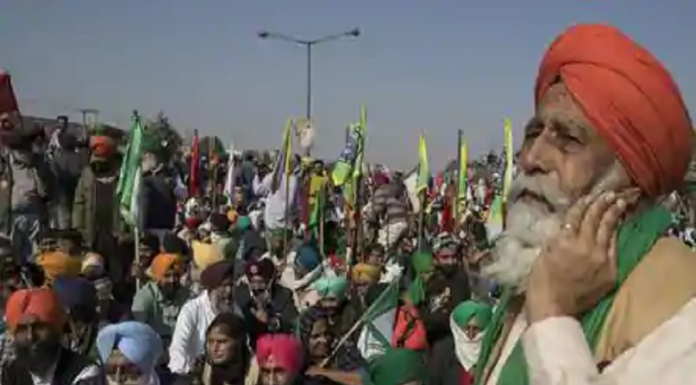 वही फर्जी देशभगत पार्टी सिखों खालिस्तानी बता रही है जो चुनाव के दौरान सिखों को 84 दंगे याद दिलाकर खुद को हितेषी बता रही थी