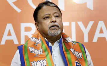 TMC ने बीजेपी नेता मुकुल रॉय की फोन कॉल जारी की, चुनाव आयोग को प्रभावित करने की बात