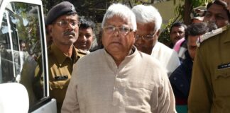 लालू यादव परिवार के 17 ठिकानों पर सीबीआई के छापे