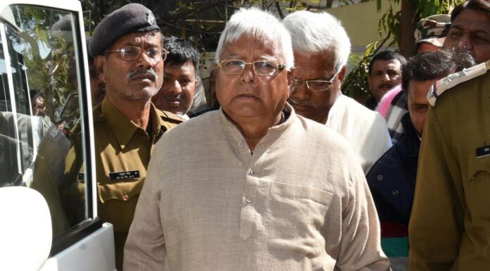 लालू यादव परिवार के 17 ठिकानों पर सीबीआई के छापे