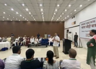 ‘भारत जोड़ो’ यात्रा को लेकर सिविल सोसायटी के लोगों से मिले राहुल गांधी