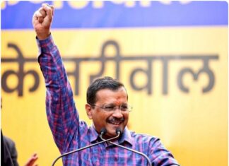 गुजरात में पहली बार विधानसभा चुनाव लड़ने वाली आम आदमी पार्टी (आप) को झटके पर झटका