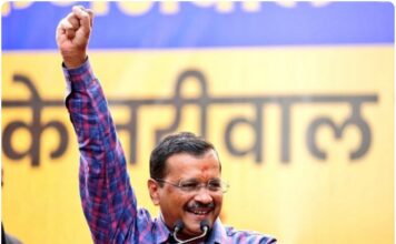 गुजरात में पहली बार विधानसभा चुनाव लड़ने वाली आम आदमी पार्टी (आप) को झटके पर झटका