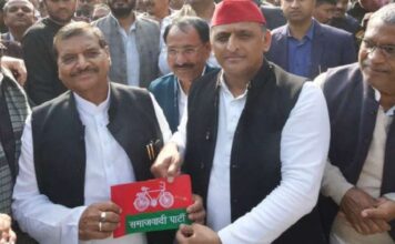 मैनपुरी में डिंपल के अच्छे प्रदर्शन के बाद चाचा शिवपाल यादव ने उठाया बड़ा कदम, सपा में विलय की अपनी पार्टी प्रसपा