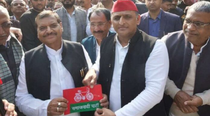 मैनपुरी में डिंपल के अच्छे प्रदर्शन के बाद चाचा शिवपाल यादव ने उठाया बड़ा कदम, सपा में विलय की अपनी पार्टी प्रसपा