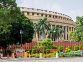 संसद की सुरक्षा में चूक : सांसदों के निजी सहायकों और दर्शकों के आने पर लगाई गई रोक : सूत्र